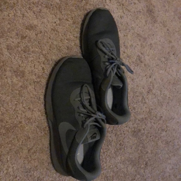 Men’s Nike Roshe - Picture 2 of 4